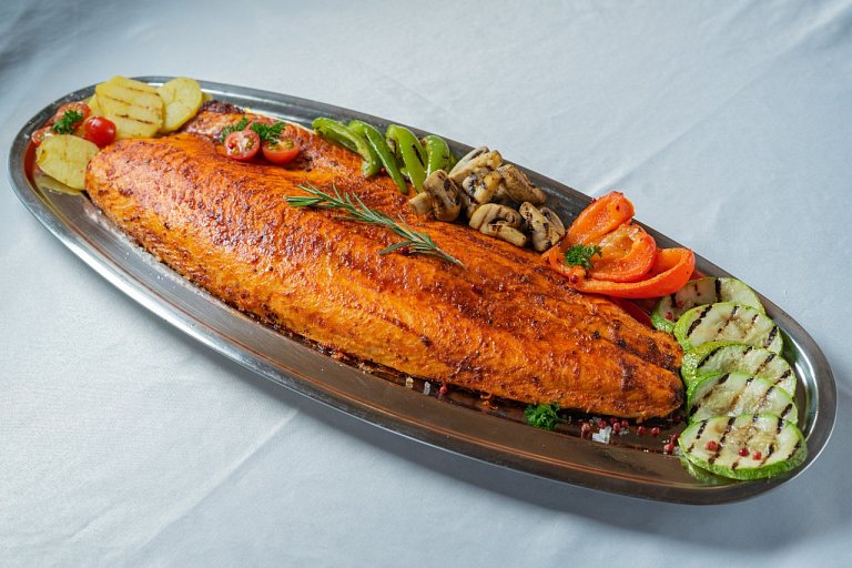 Ю Филе лосося с овощами гриль 